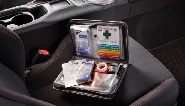 Автомобільна аптечка фото
