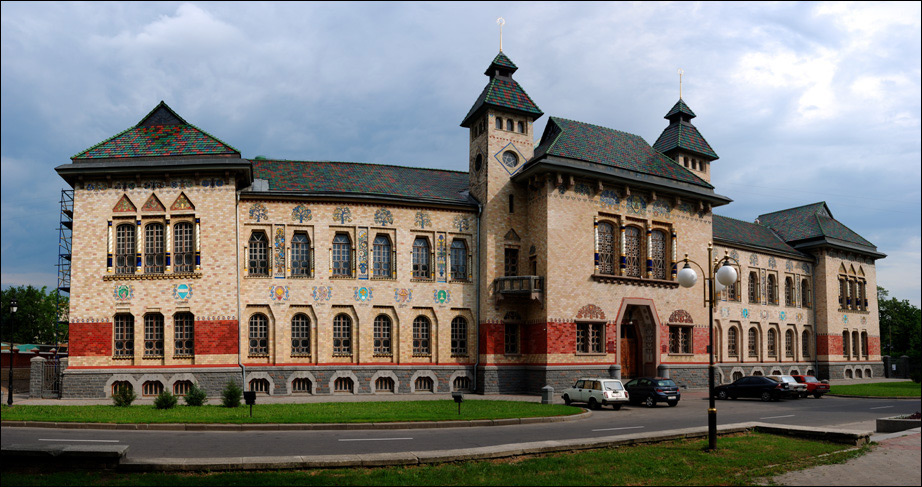 Полтавський краєзнавчий музей ім. В. Кричевського фото